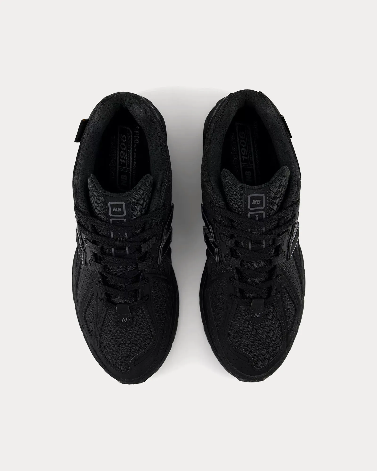 1906r Black / Magnet Low Top Sneakers