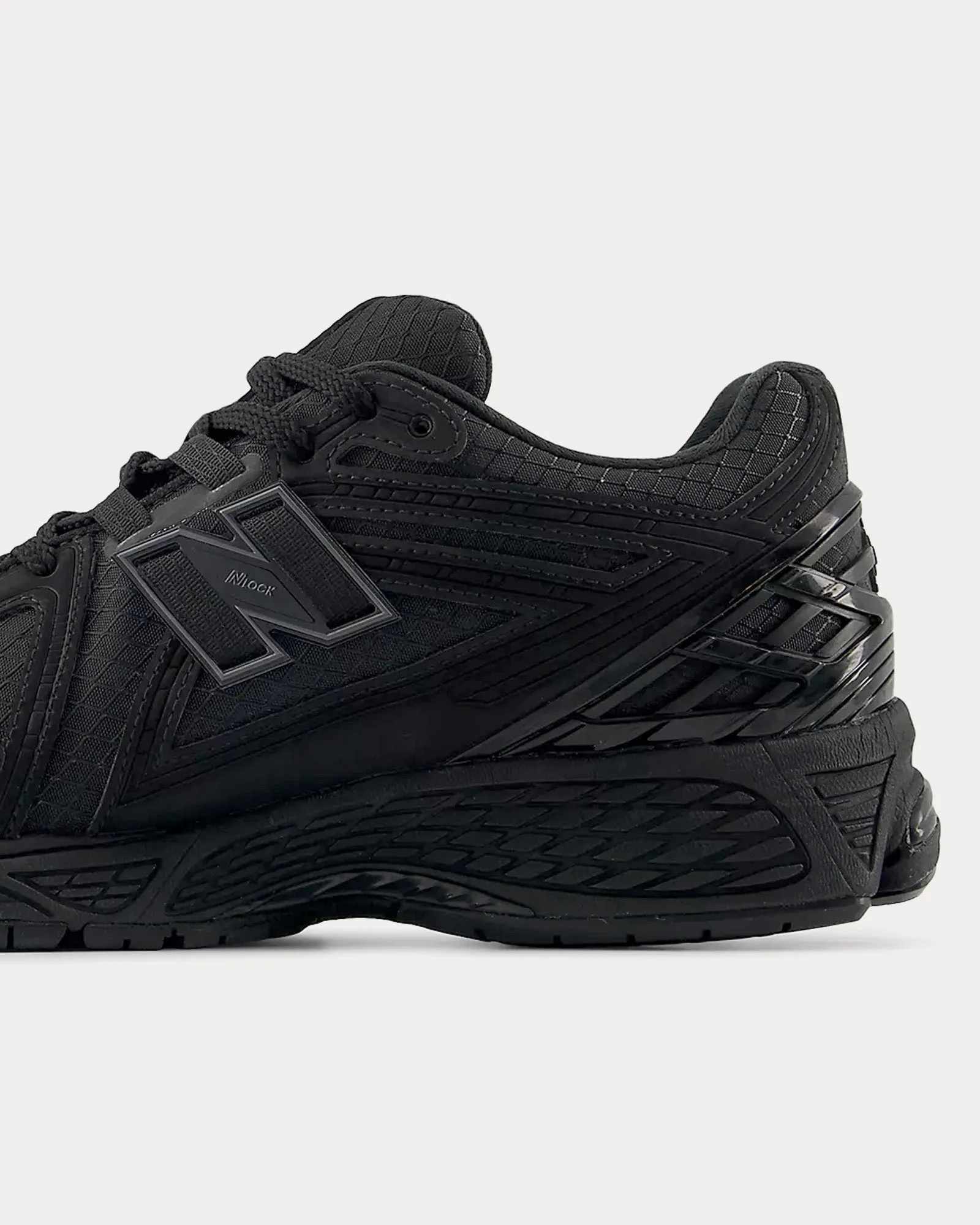 1906r Black / Magnet Low Top Sneakers