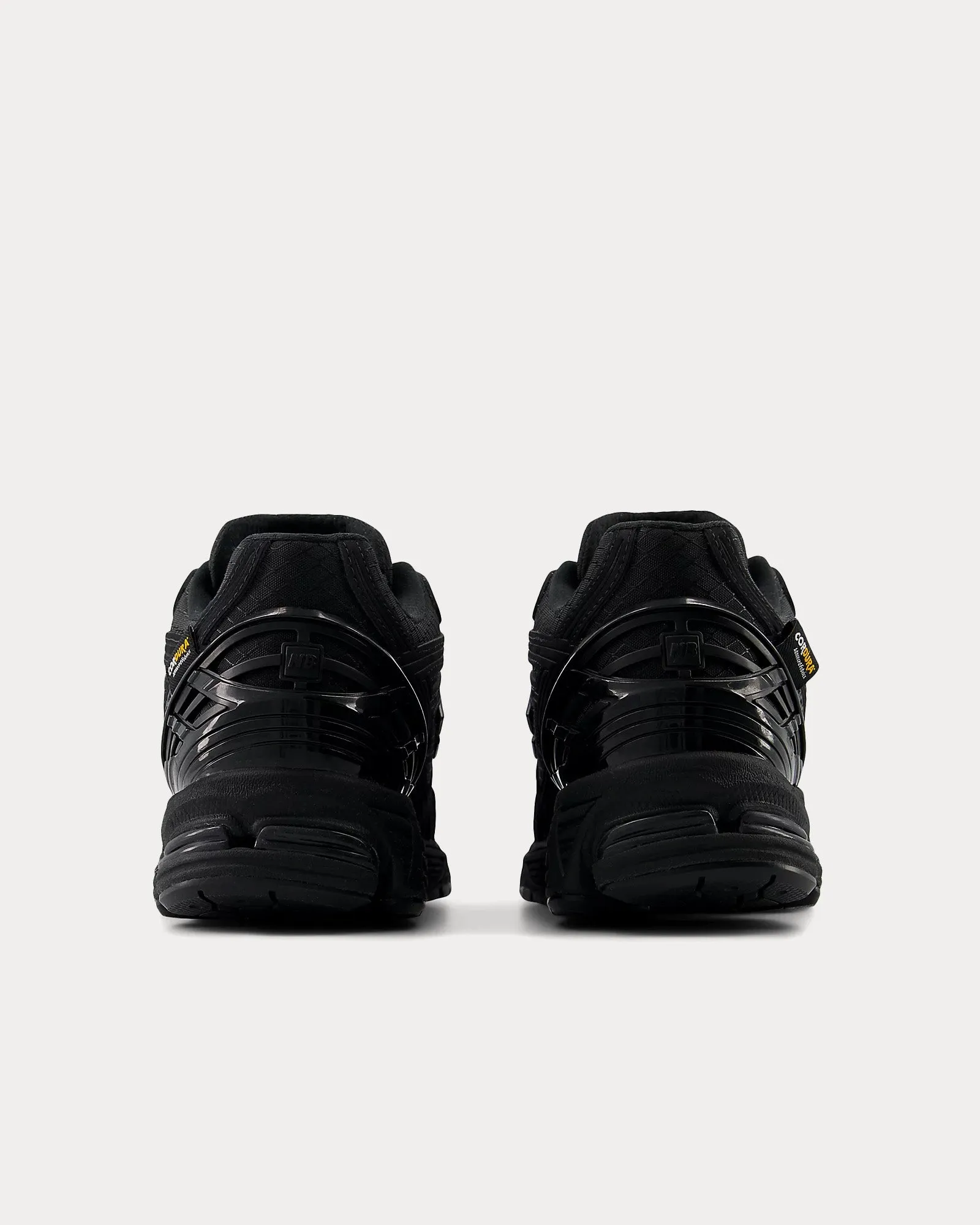 1906r Black / Magnet Low Top Sneakers