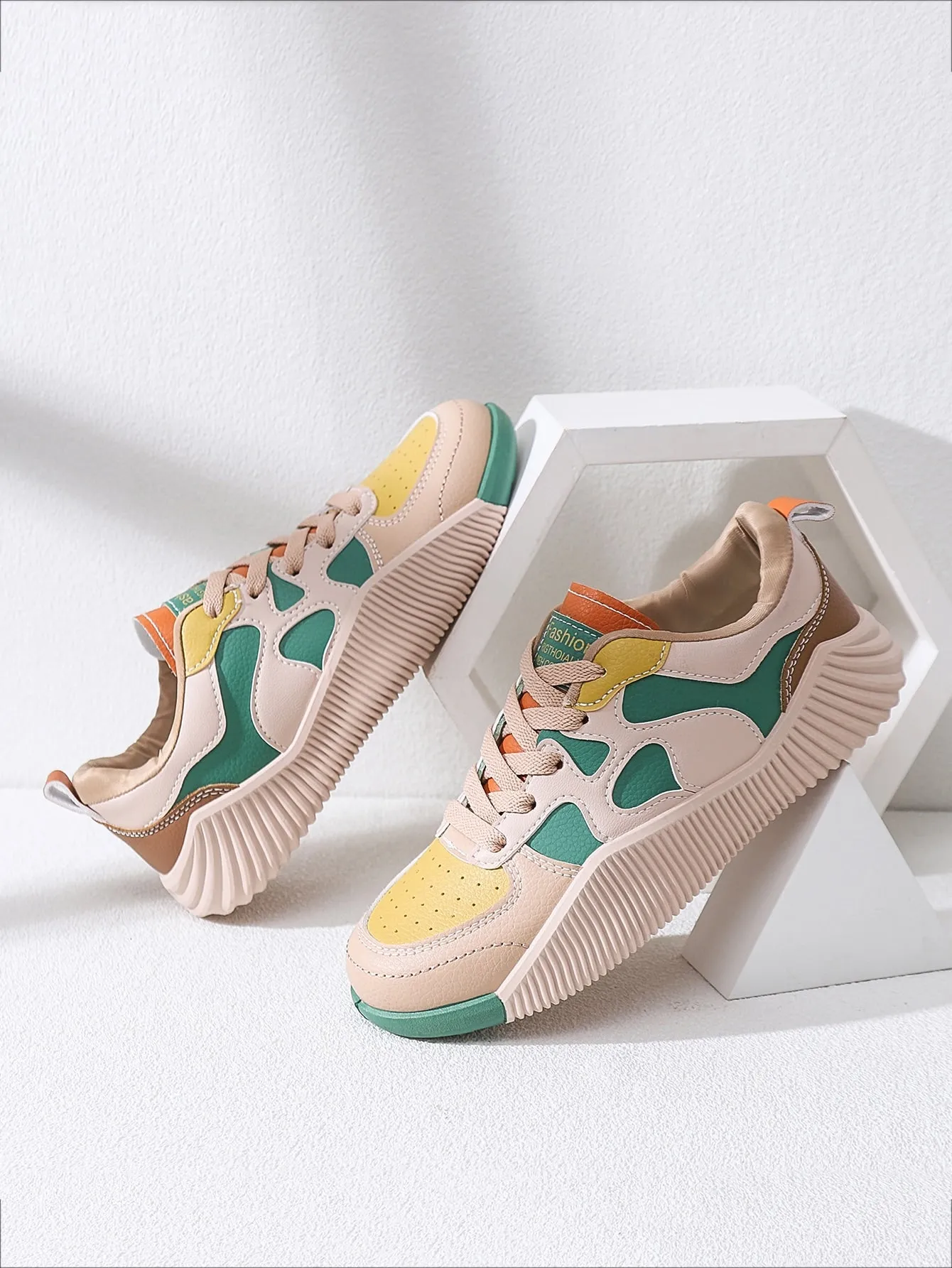 Color Block Letter Patch Decor Lace-up Front Skate Shoes