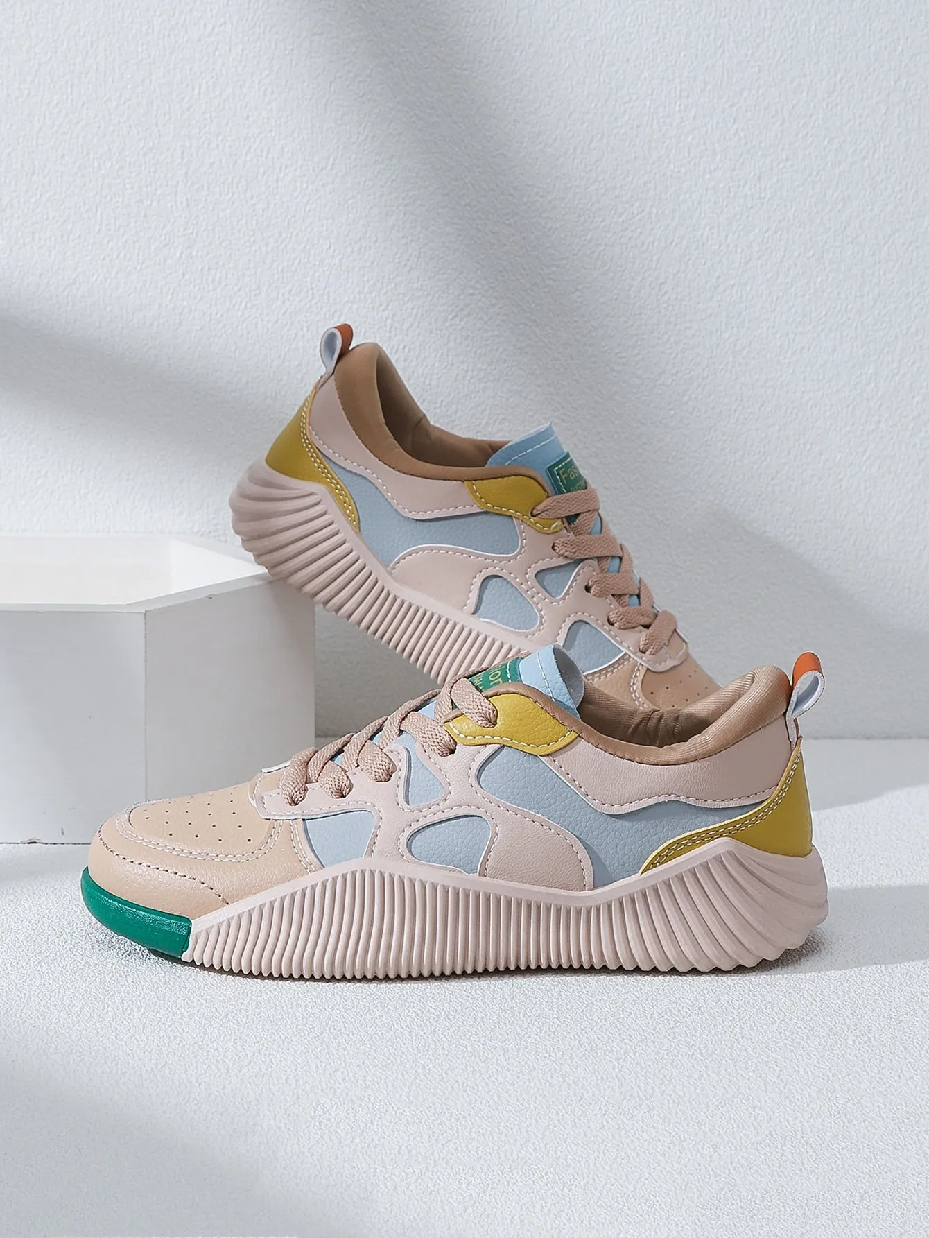Color Block Letter Patch Decor Lace-up Front Skate Shoes