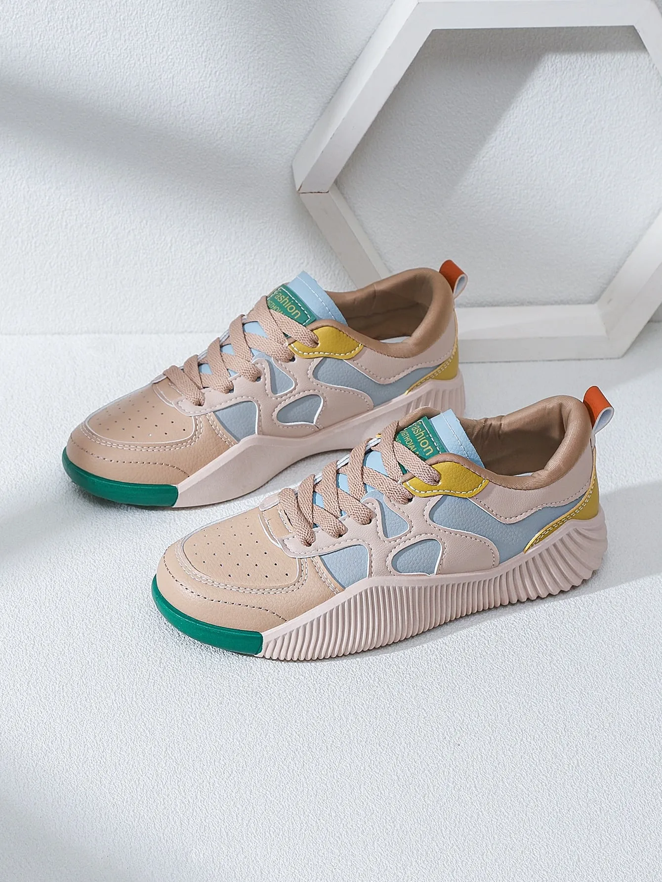 Color Block Letter Patch Decor Lace-up Front Skate Shoes