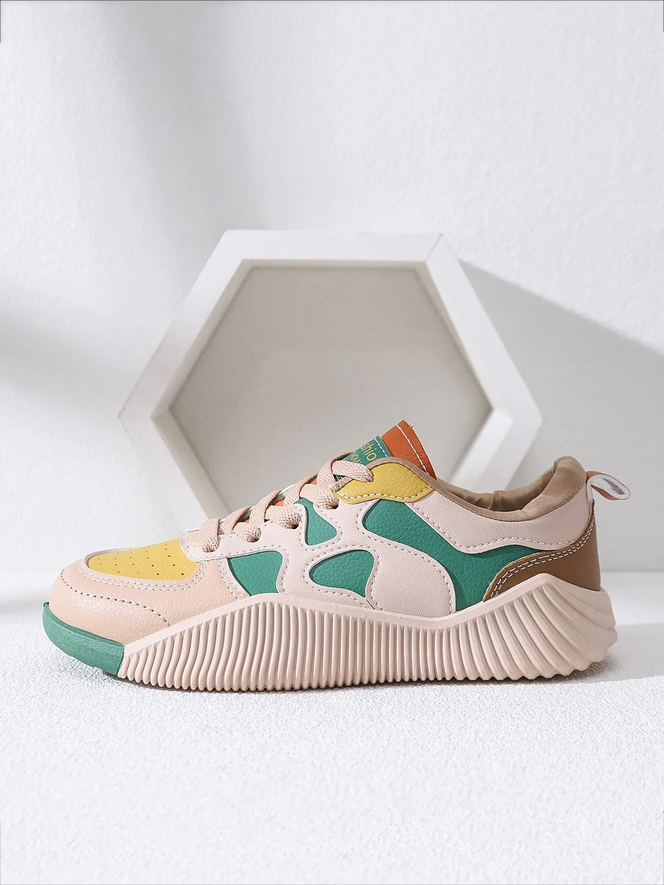 Color Block Letter Patch Decor Lace-up Front Skate Shoes