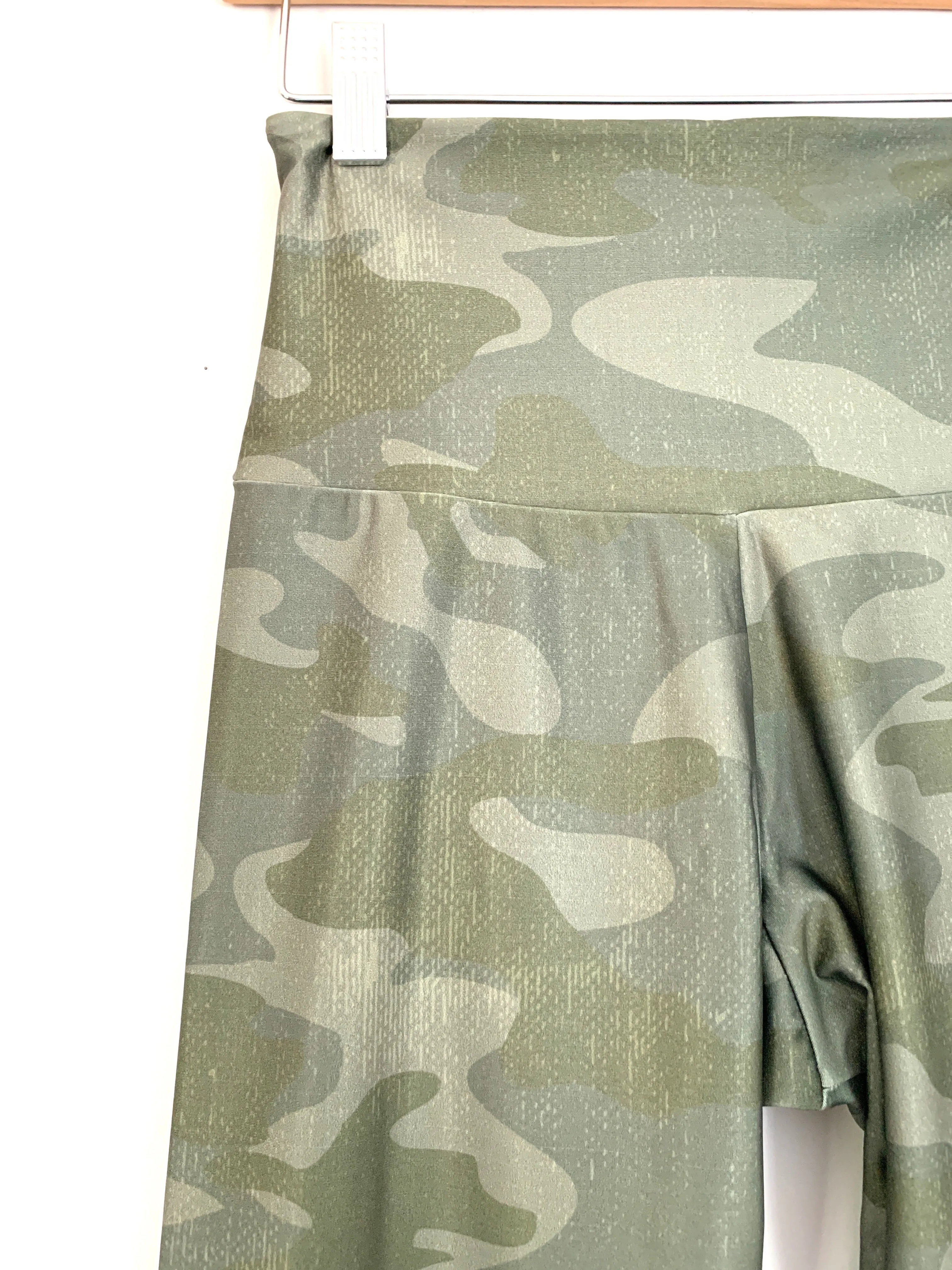 Core 10 Camo Crop Pants- Size S
