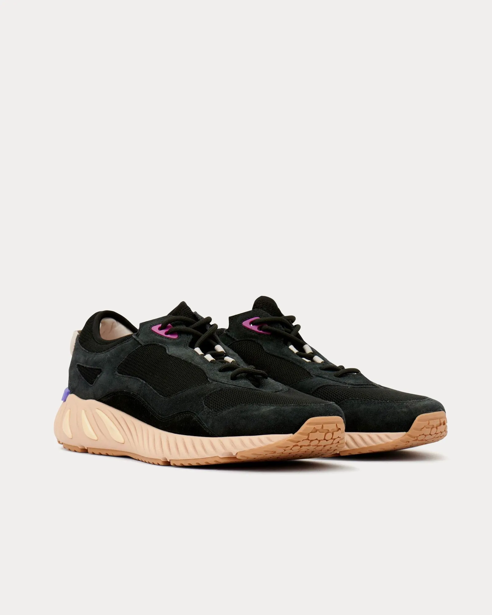 Ewie Black Low Top Sneakers
