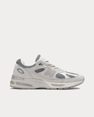 MADE in UK 991v2 Nimbus Cloud / Cool Grey 7 C / Silver Low Top Sneakers