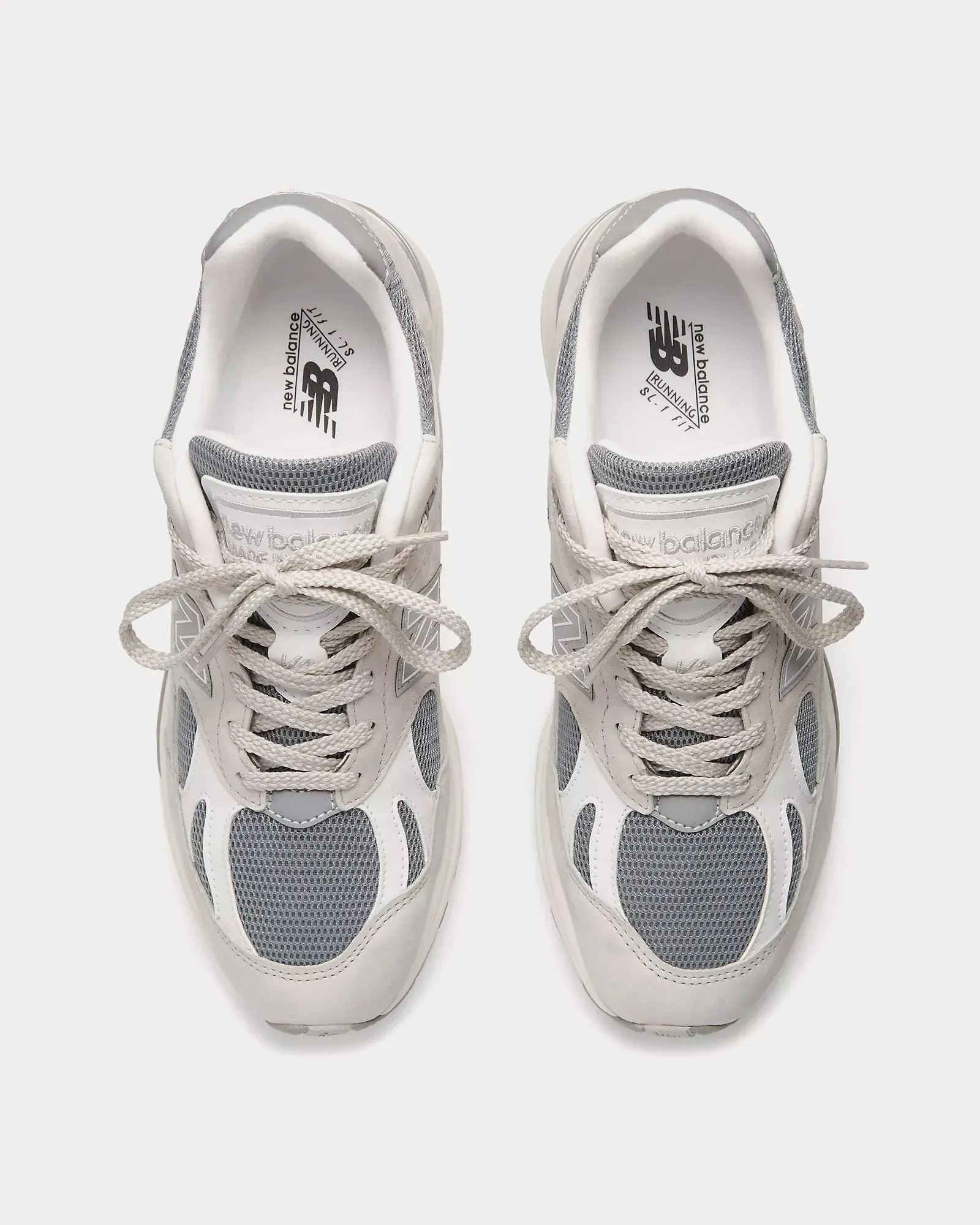 MADE in UK 991v2 Nimbus Cloud / Cool Grey 7 C / Silver Low Top Sneakers