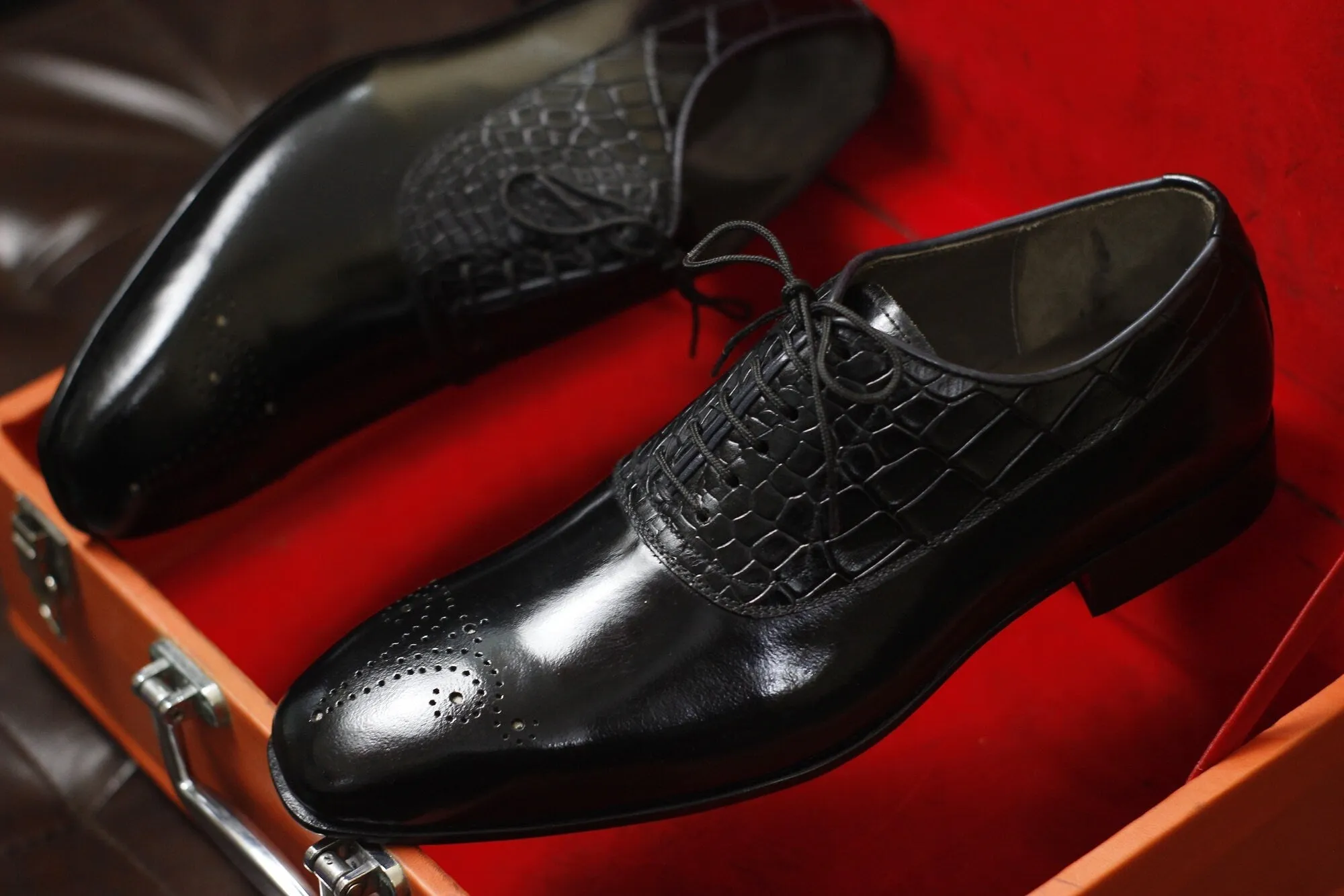 New Men's Handmade Formal Shoes Black Plain And Crocodile Textured Leather Lace Up Stylish Brogue Toe Dress & Formal Wear Shoes