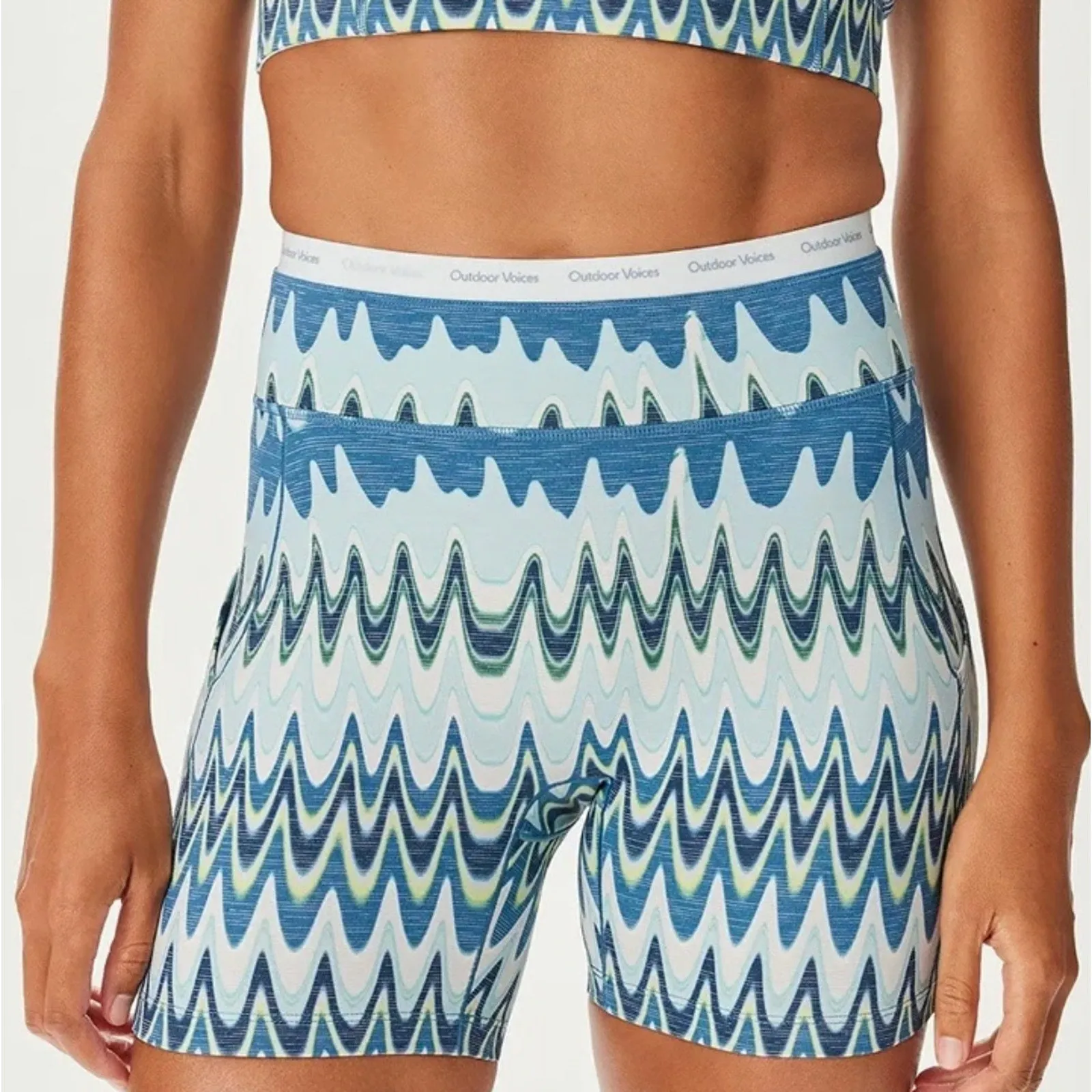 OUTDOOR VOICES Women's TechSweat 5" Thrive Shorts XL Polar Helios