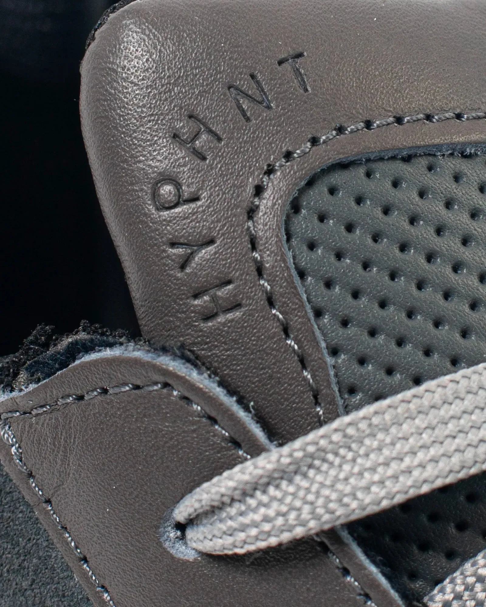 Road Runner Dark Ice Grey Low Top Sneakers