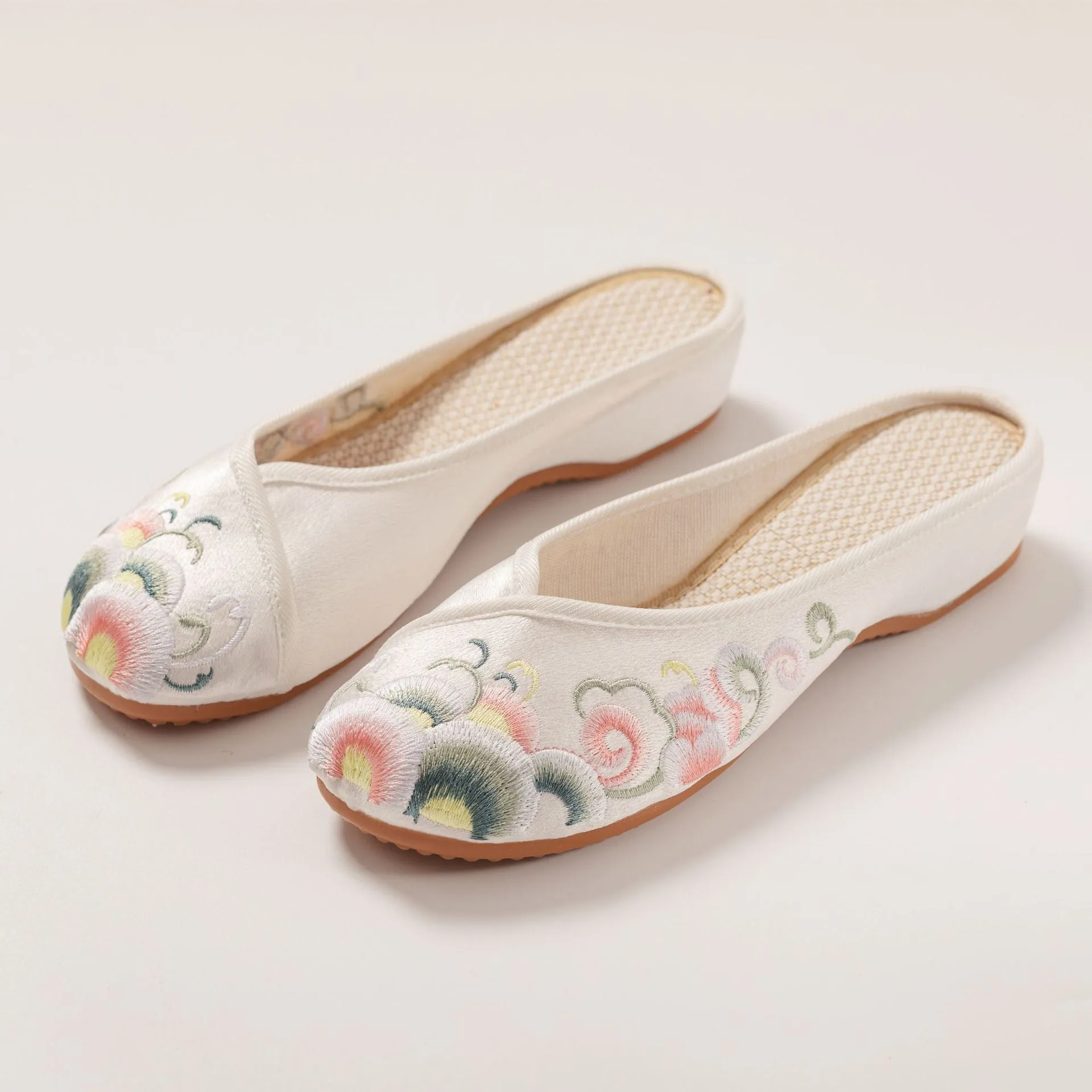 Women's Smooth Elegant Soft Bottom Embroidered Cloth Canvas Shoes